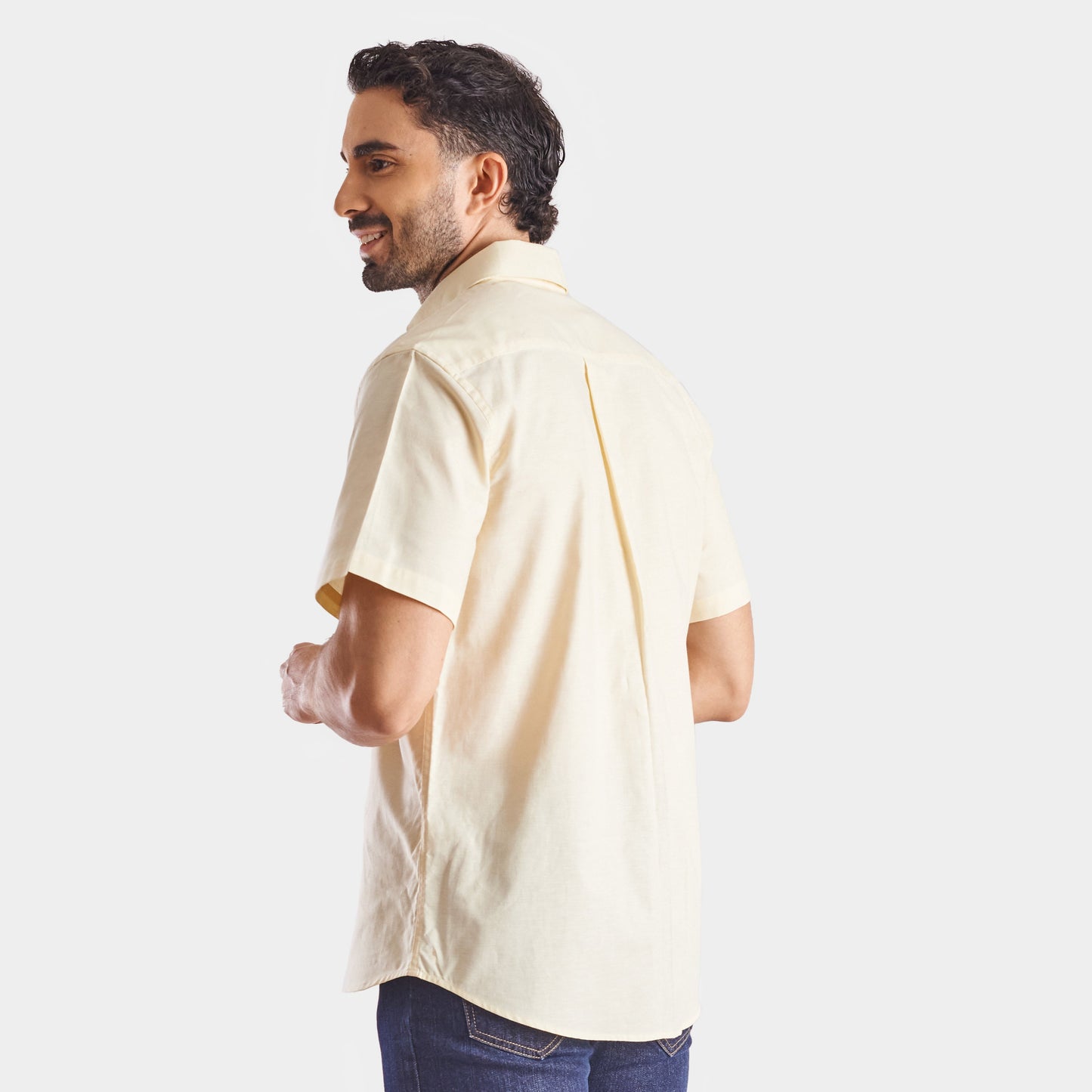 Camisa regular fit fondo entero color amarillo