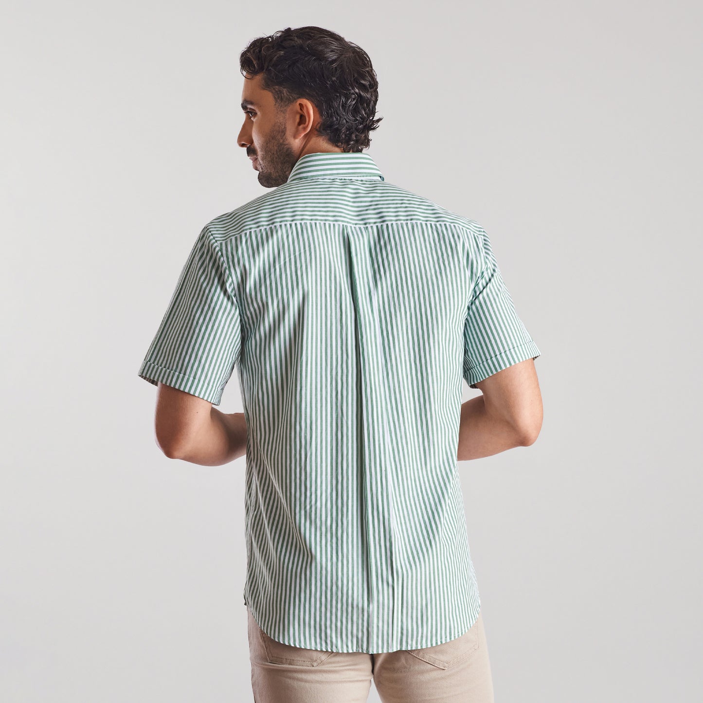Camisa regular fit a rayas color verde medio