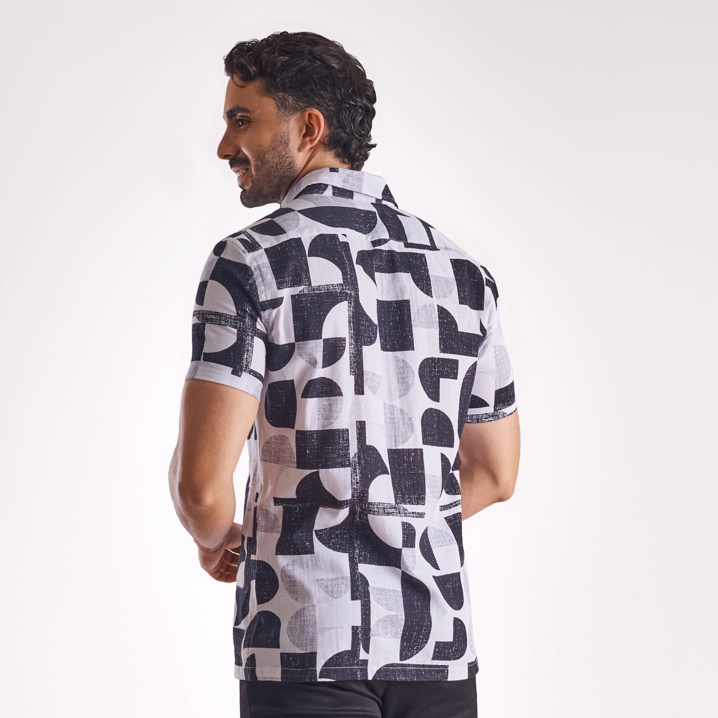 Camisa slim fit estampada color negro