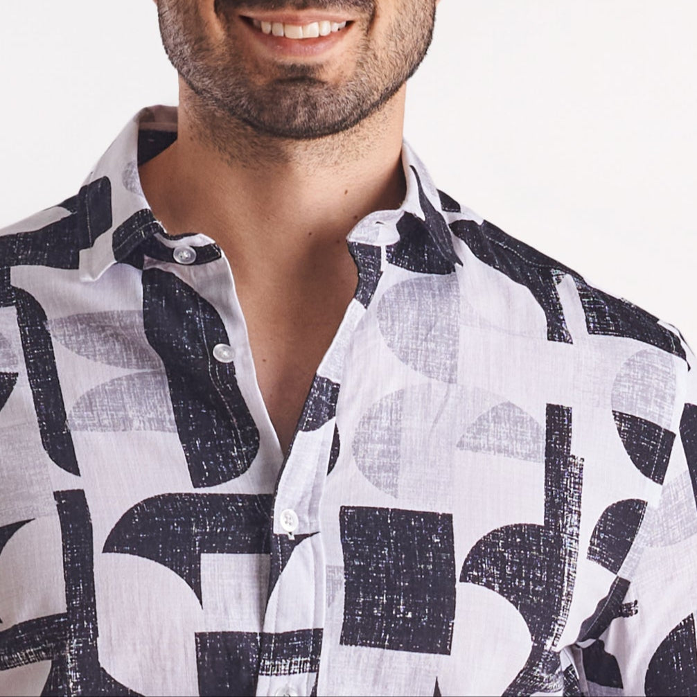 Camisa slim fit estampada color negro