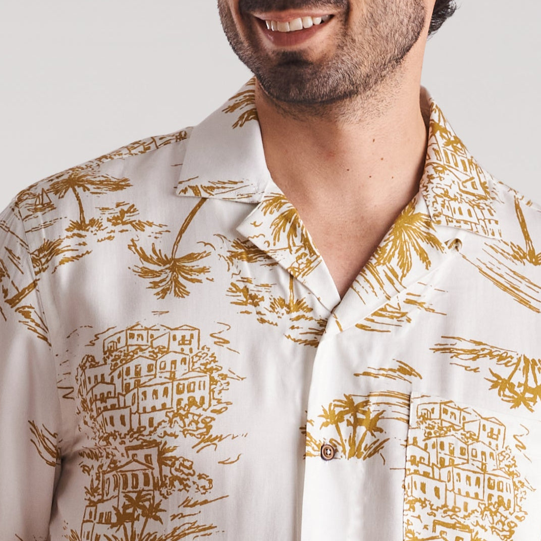 Camisa regular fit estampada color caqui