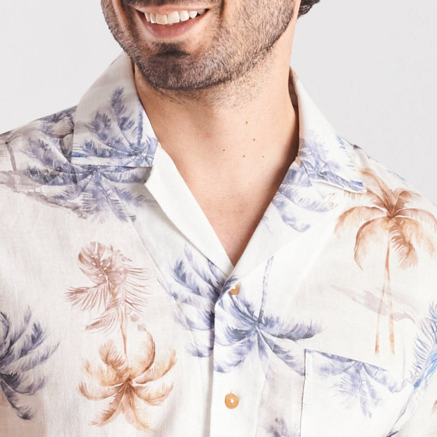 Camisa regular fit estampada color gris oscuro