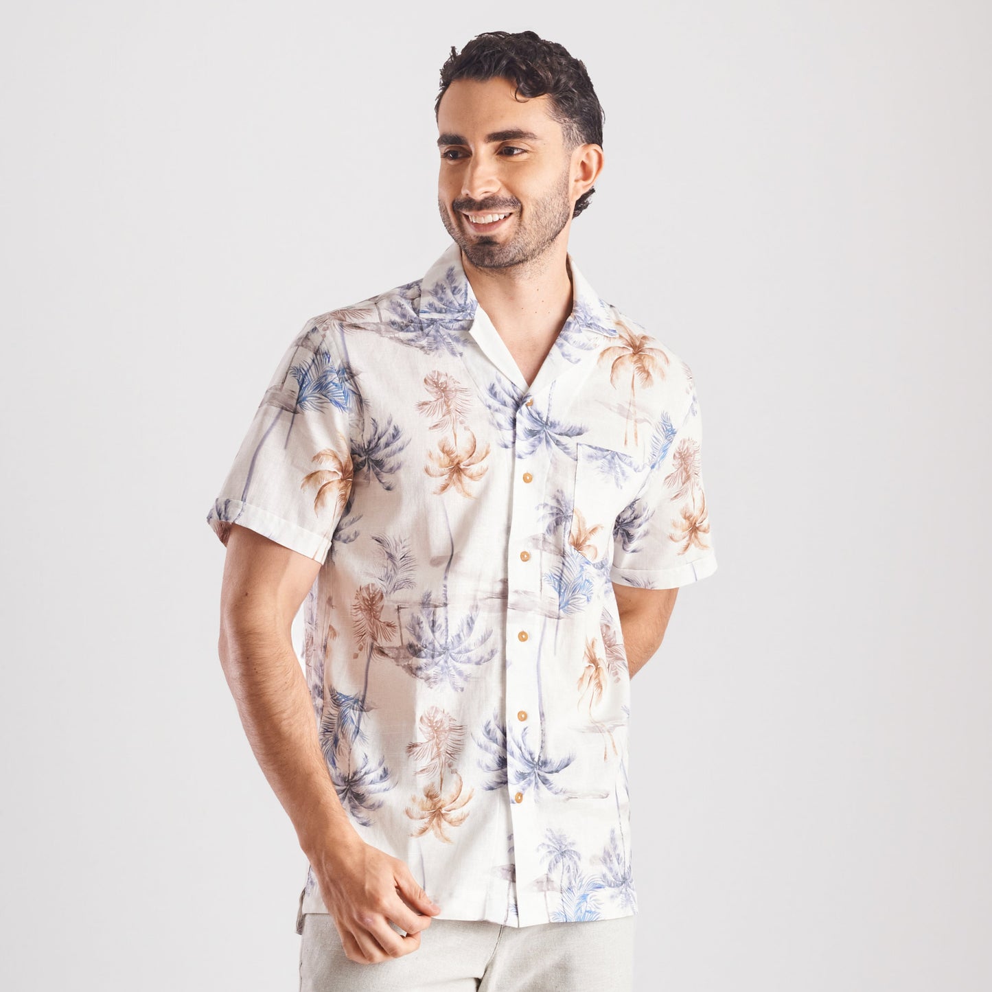 Camisa regular fit estampada color gris oscuro