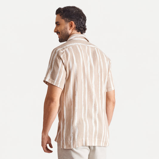 Camisa cuello solapa estampada color arena