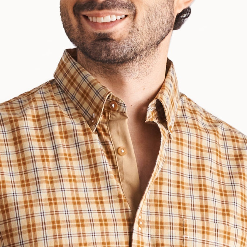 Camisa regular fit a cuadros color beige