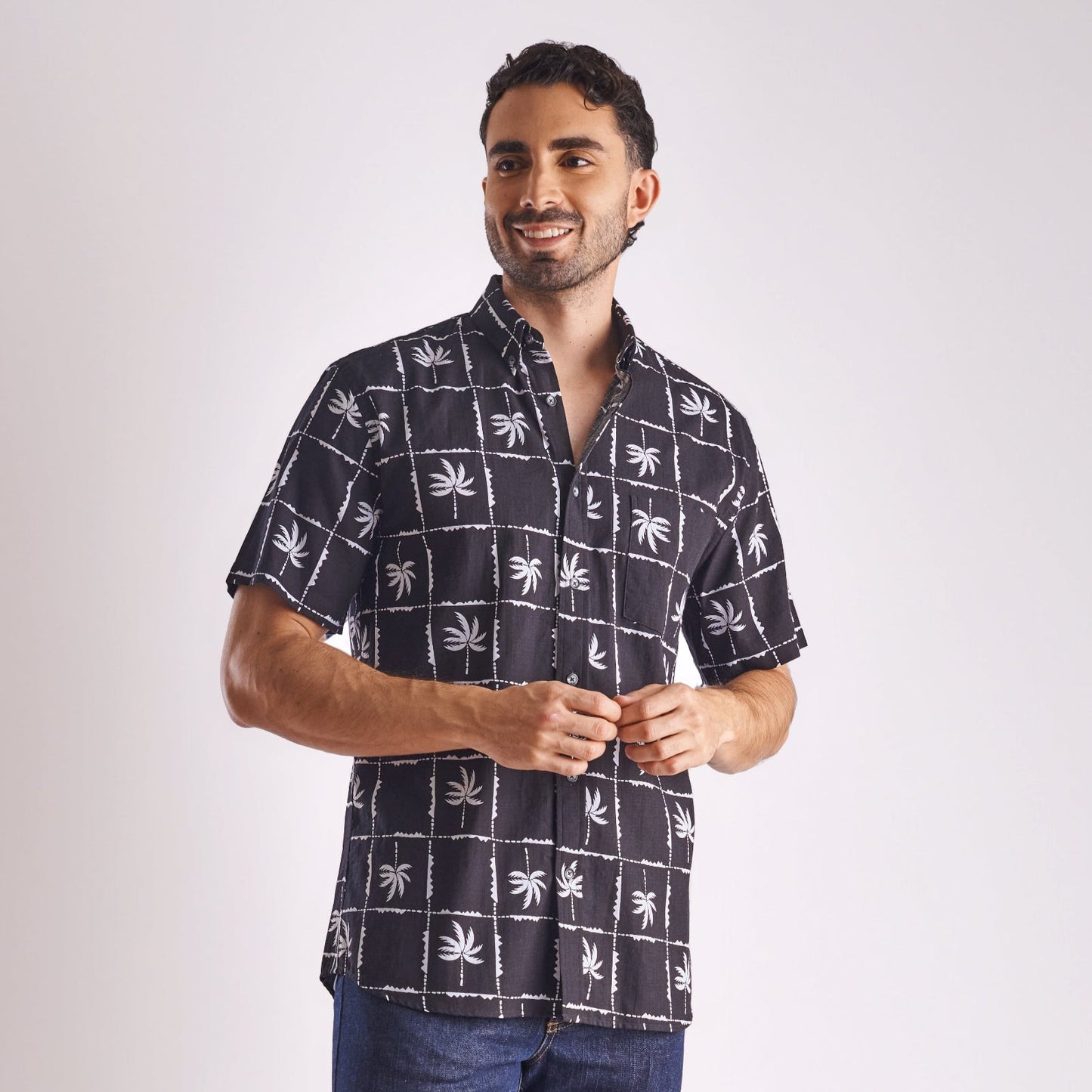 Camisa regular fit estampada color negro