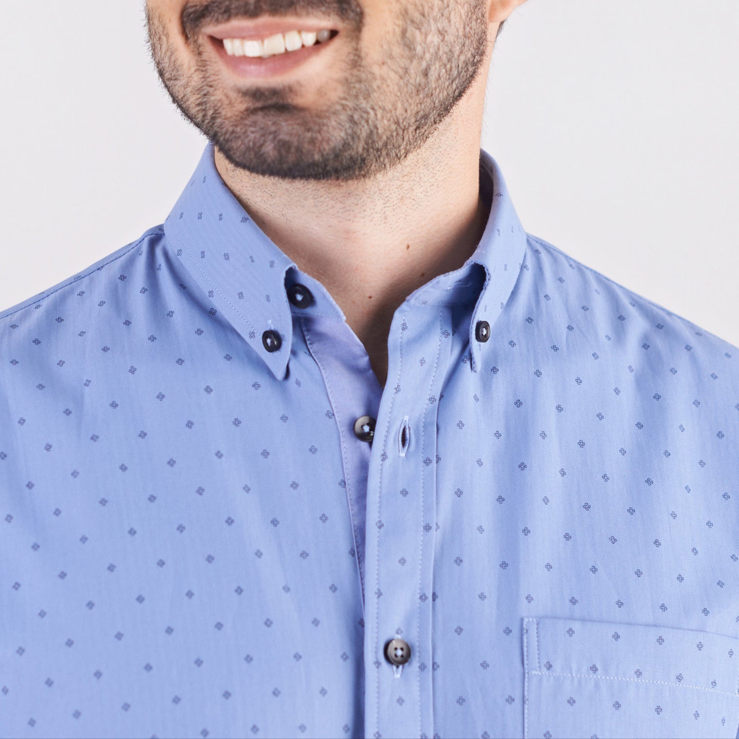 Camisa regular fit estampada color azul oscuro