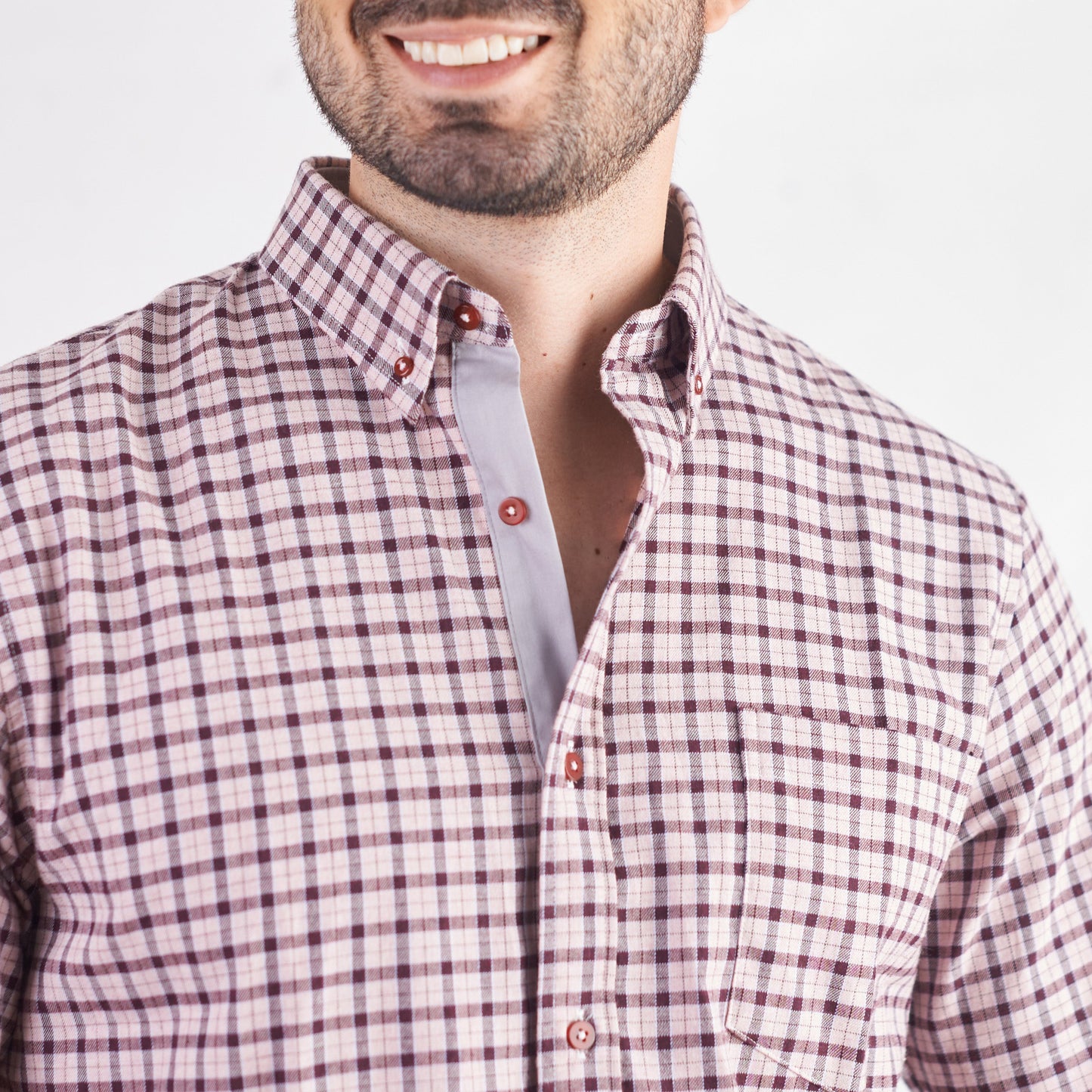 Camisa regular fit a cuadros color vinotinto