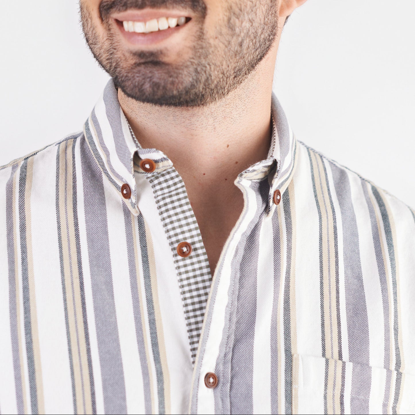 Camisa regular fit manga corta a rayas