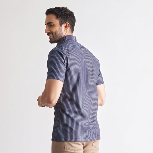 Camisa slim fit manga corta a rayas color azul oscuro