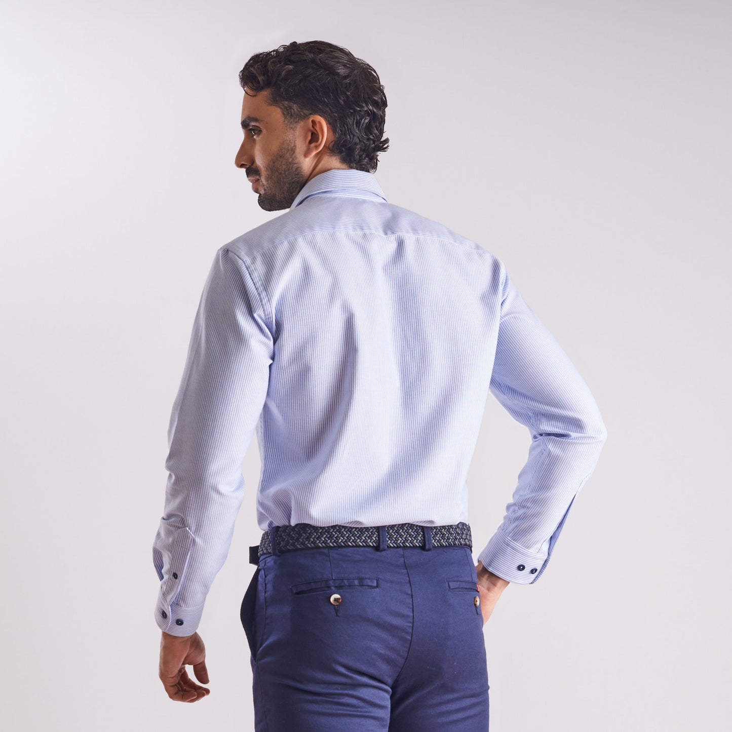 Camisa slim fit diseño a rayas color azul claro