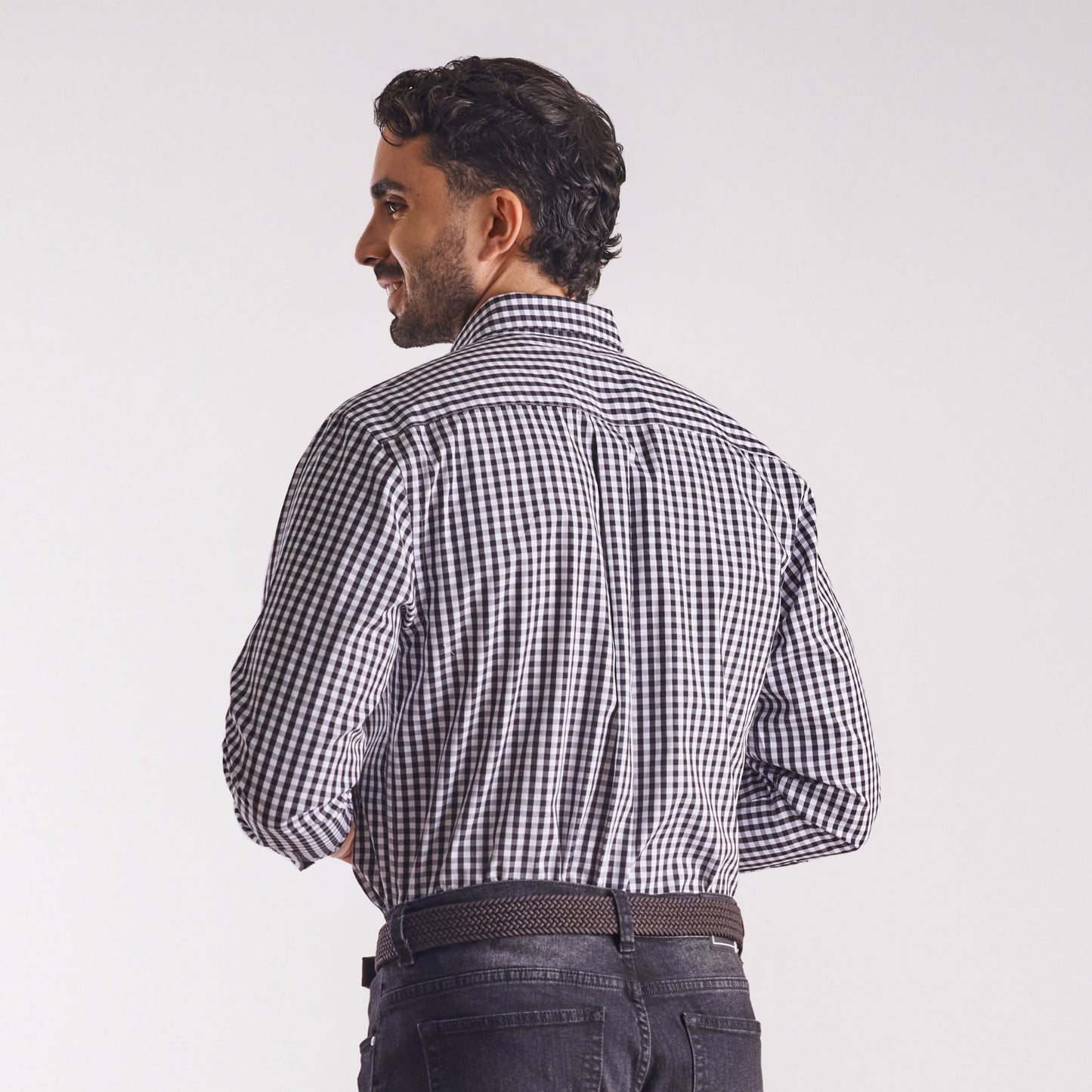 Camisa regular fit a cuadros color negro