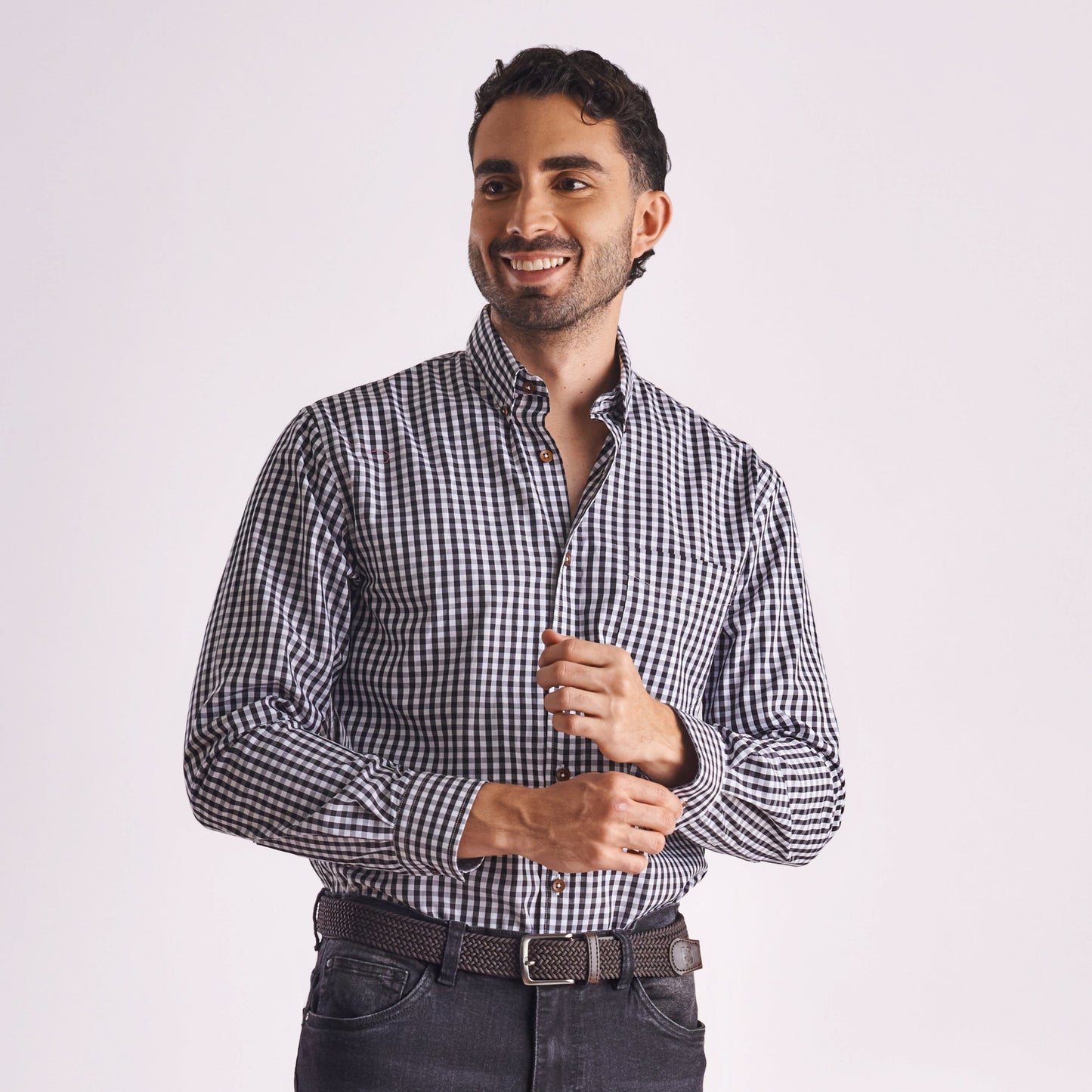 Camisa regular fit a cuadros color negro