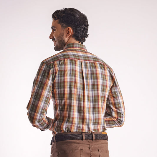 Camisa regular fit a cuadros color arena