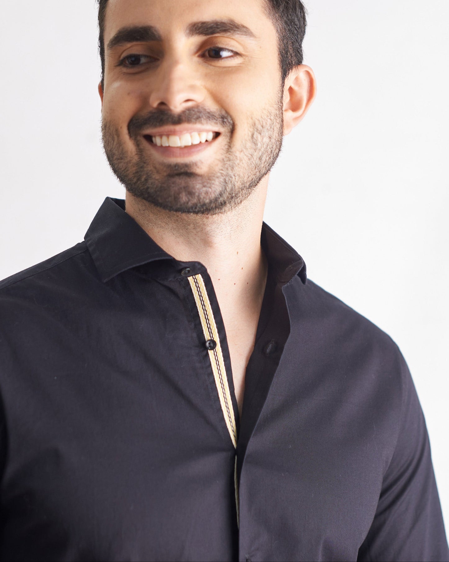 Camisa slim fit color negro