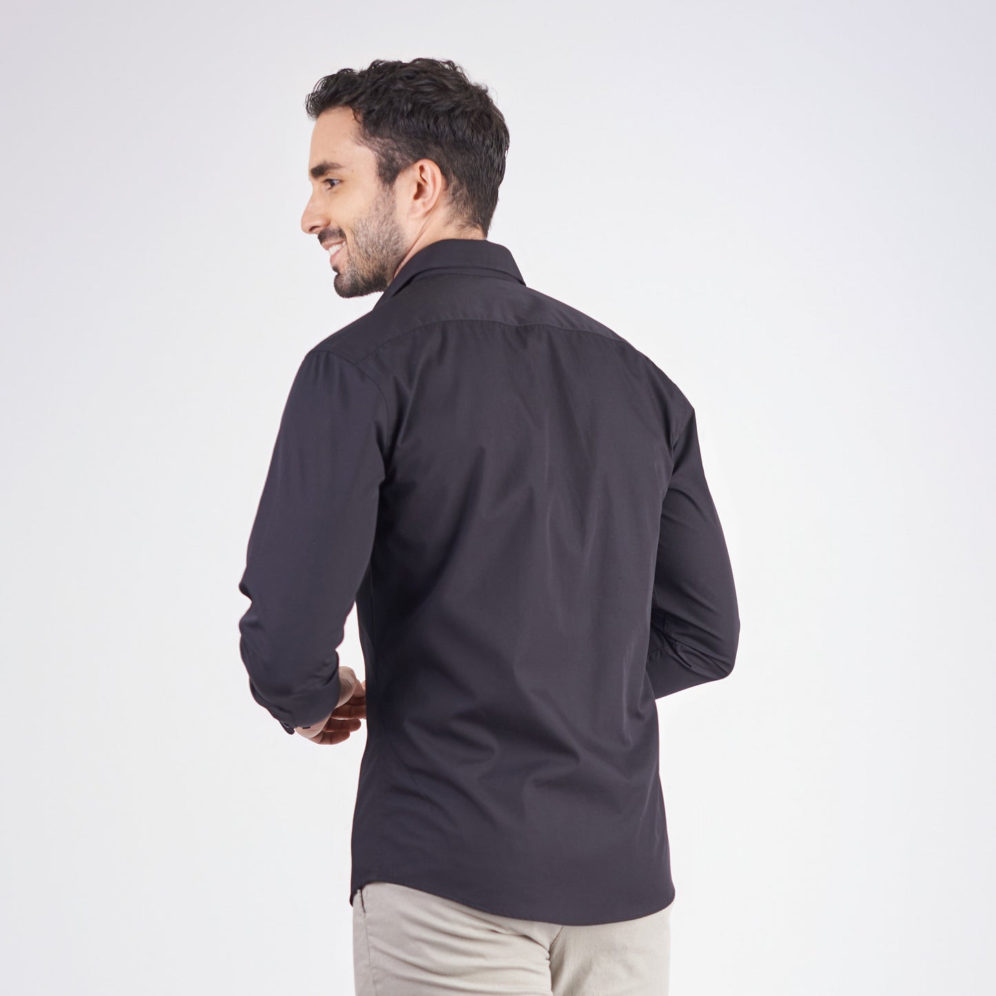 Camisa slim fit color negro