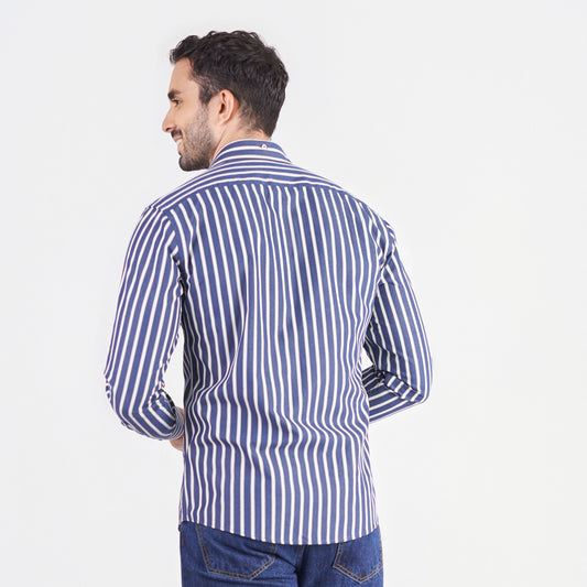 Camisa slim fit a rayas color azul oscuro