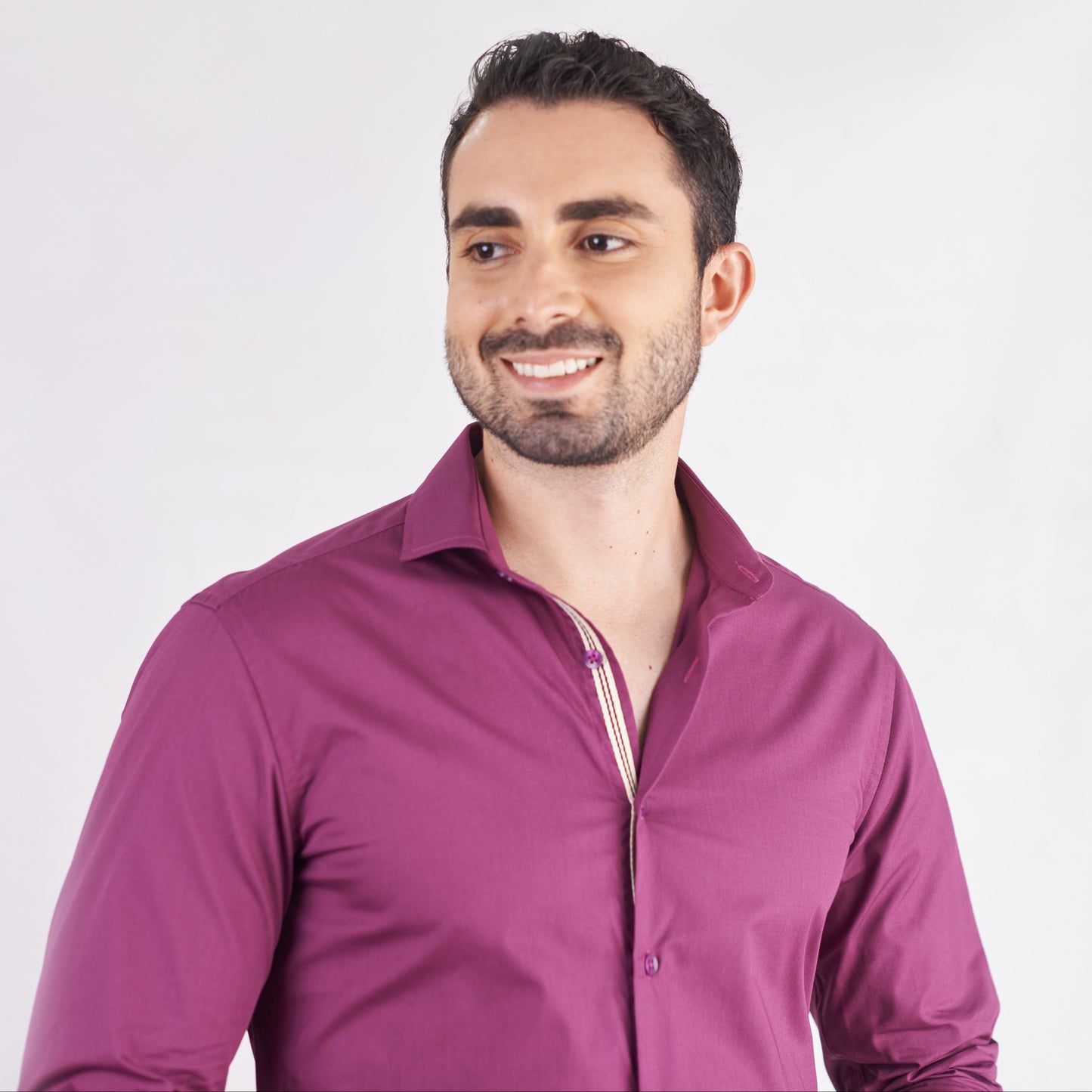Camisa slim fit color morado