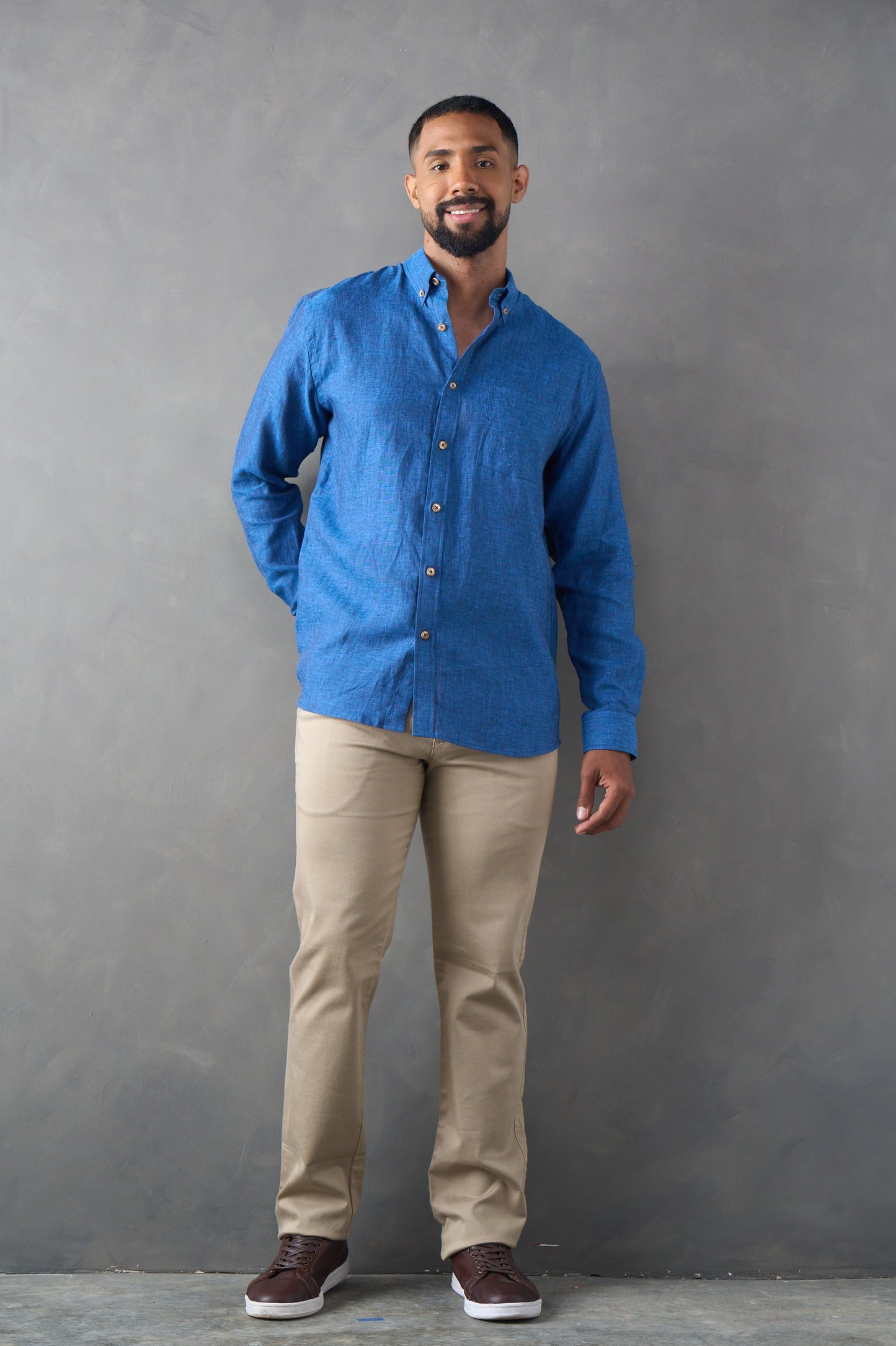 Camisa manga larga regular fit azul oscuro 100% lino