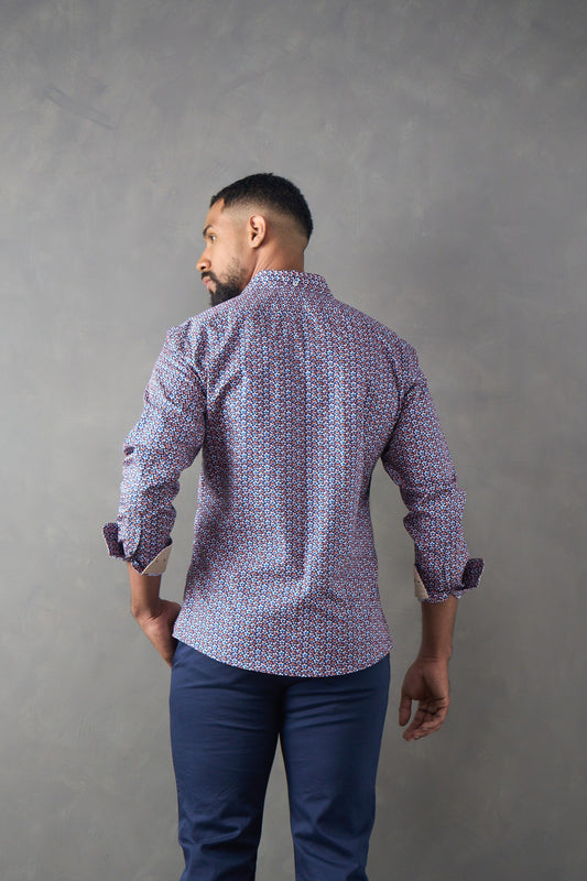 Camisa slim fit azul oscuro con estampado