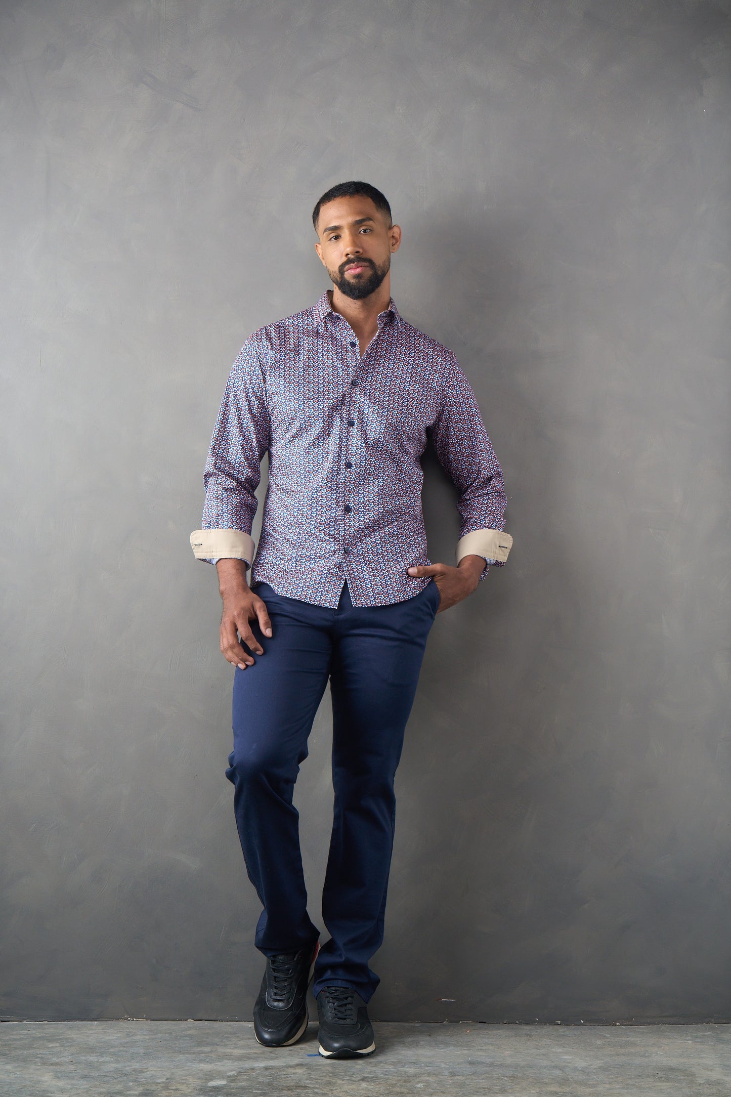 Camisa slim fit azul oscuro con estampado