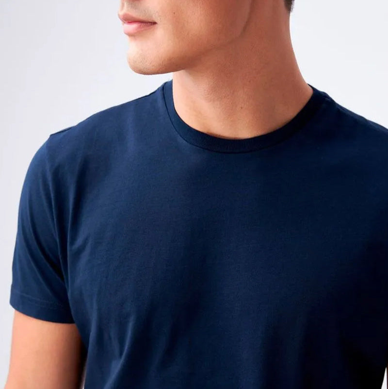 Camiseta cuello redondo color azul oscuro