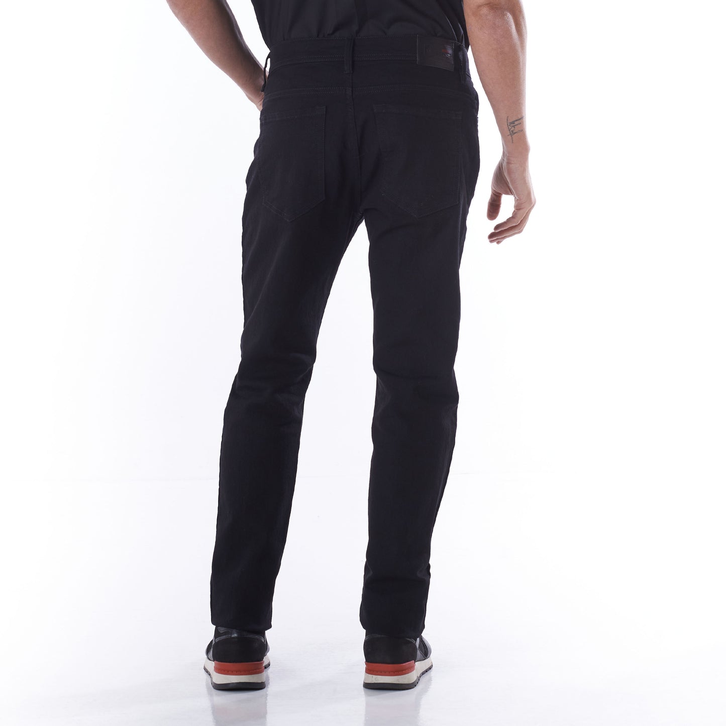 Jean slim fit color negro