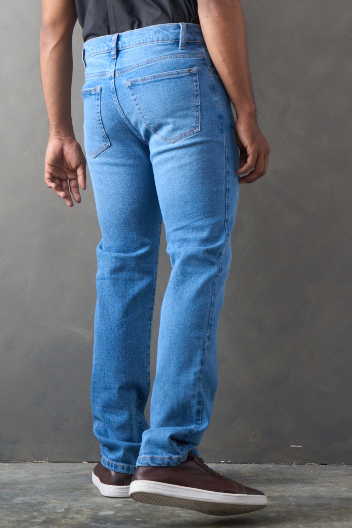 Jean slim fit índigo azul claro
