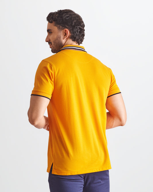 Camiseta tipo polo regular fit color naranja
