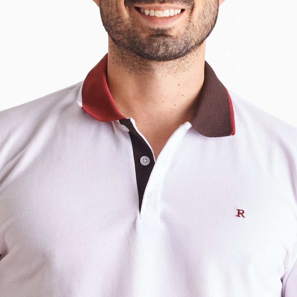 Camiseta tipo polo regular fit color blanco
