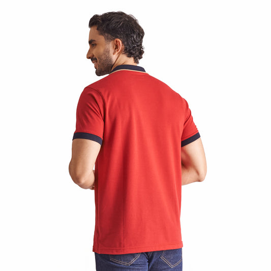 Camiseta tipo polo regular fit color rojo