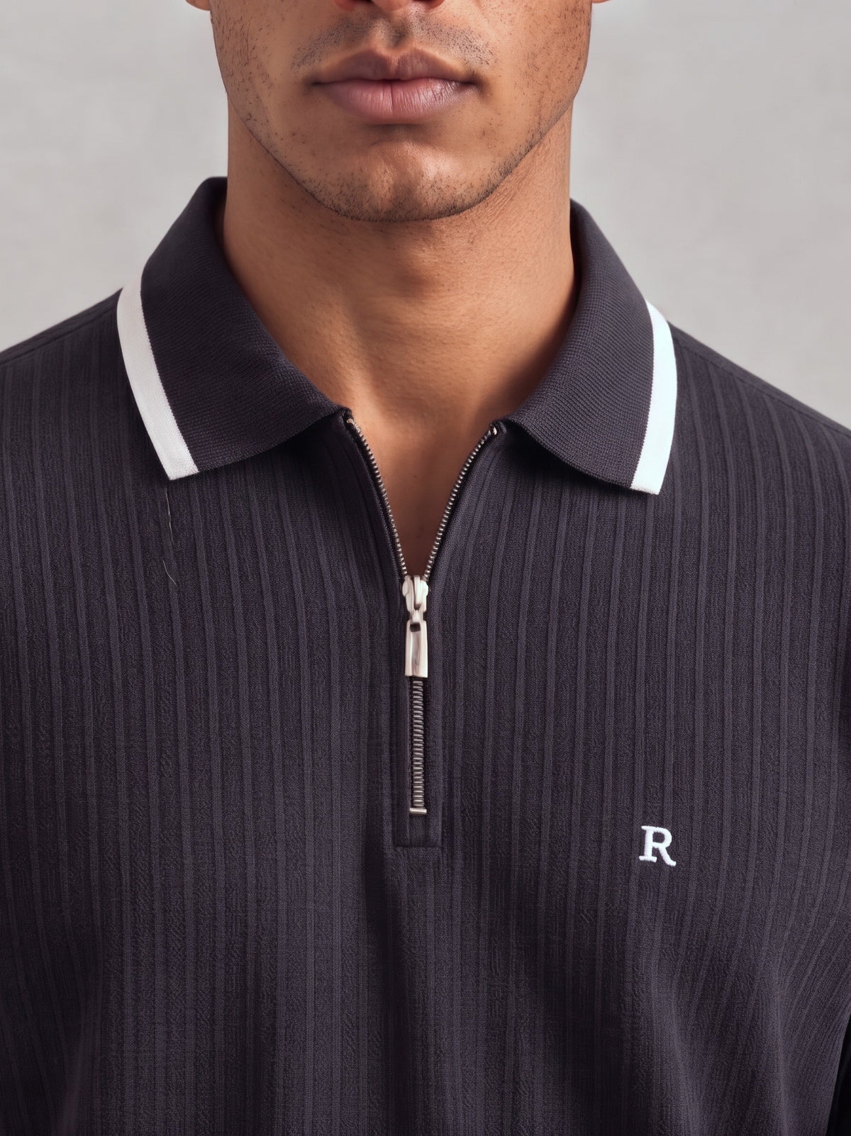 Camiseta tipo polo regular fit negro