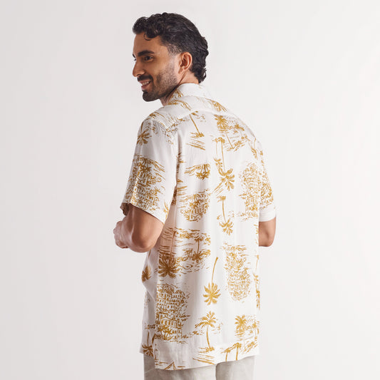 Camisa regular fit estampada color caqui