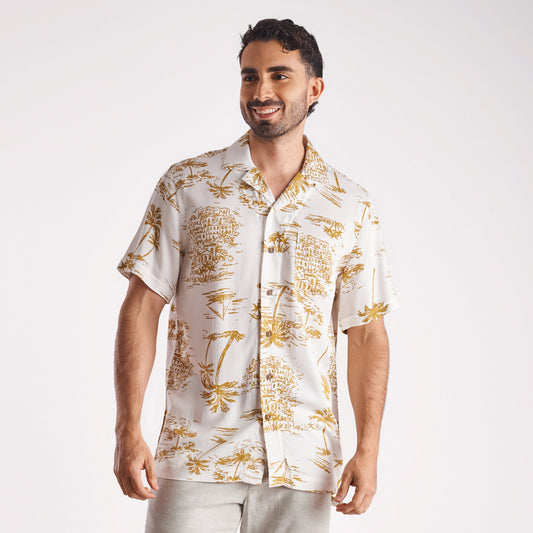 Camisa regular fit estampada color caqui