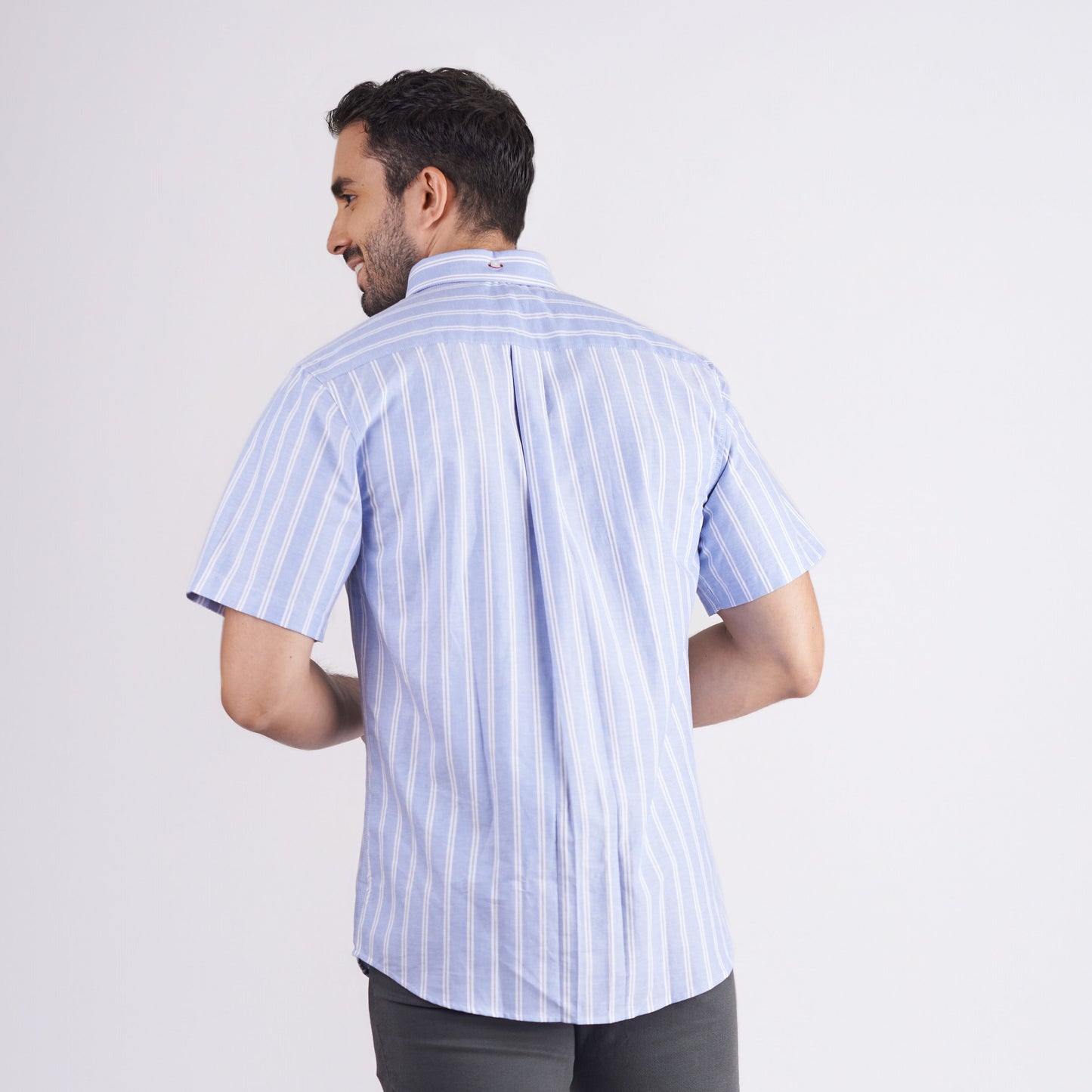 Camisa manga corta regular fit color azul medio