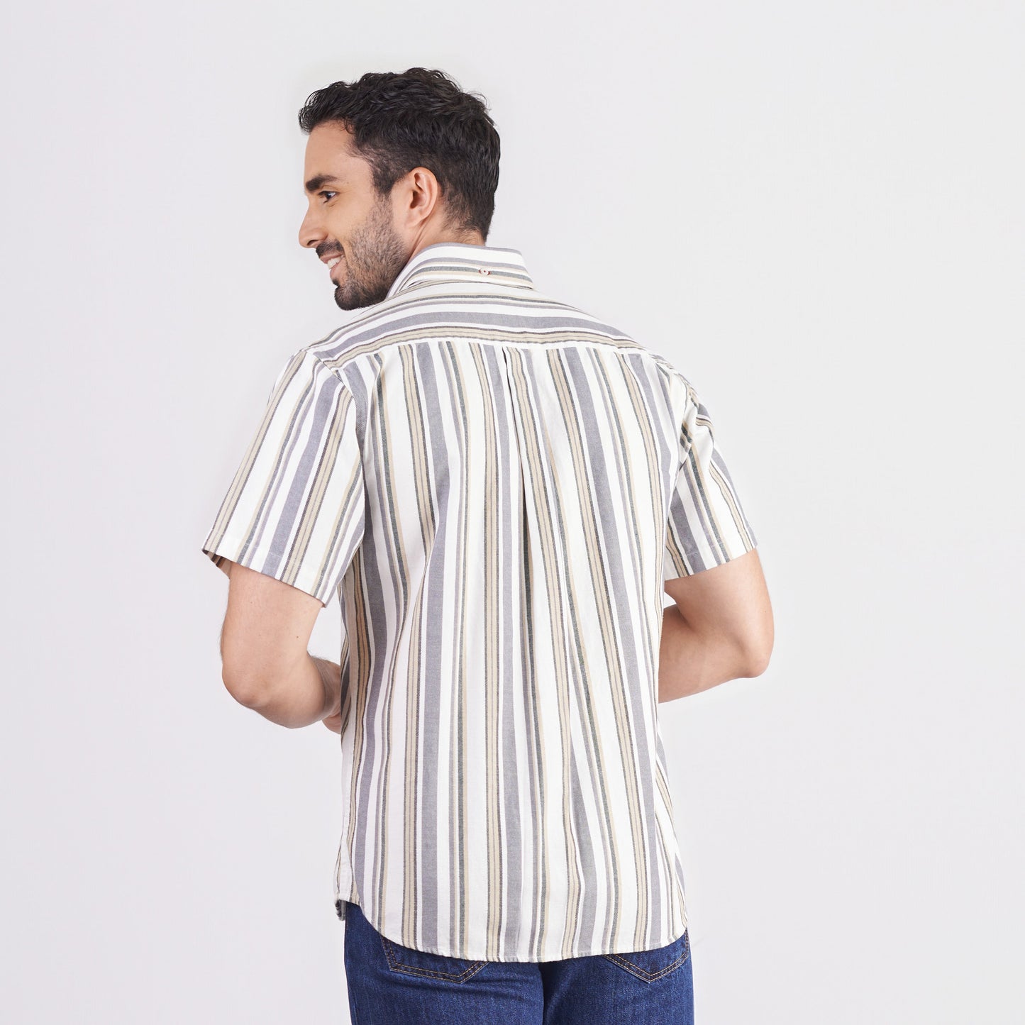 Camisa regular fit manga corta a rayas