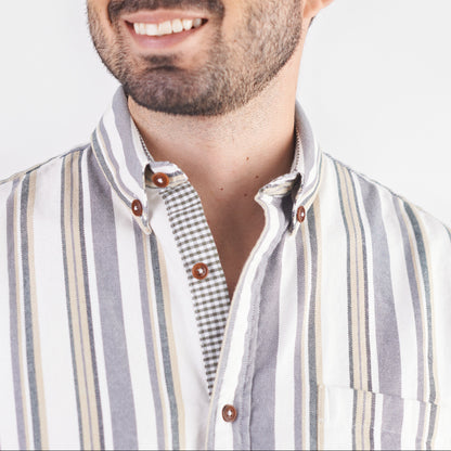Camisa regular fit manga corta a rayas