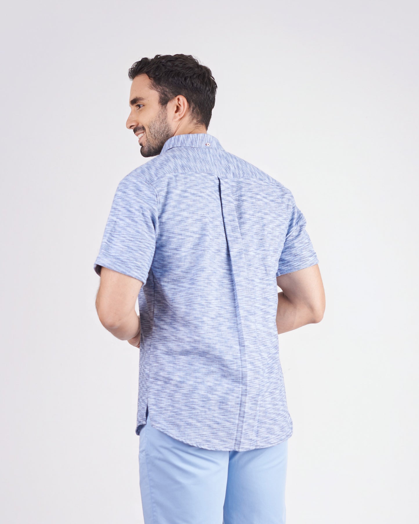 Camisa manga corta regular fit color azul oscuro