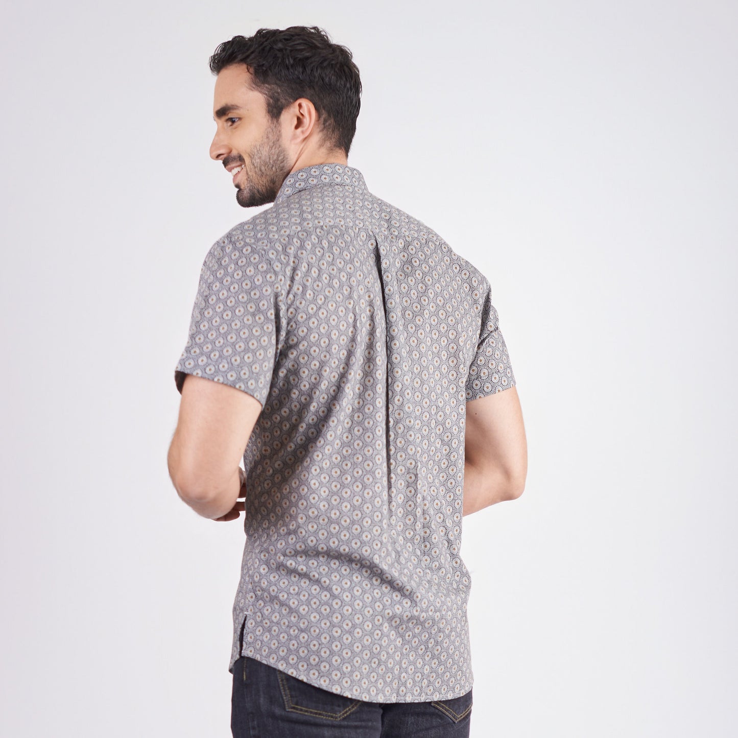 Camisa regular fit estampada color café