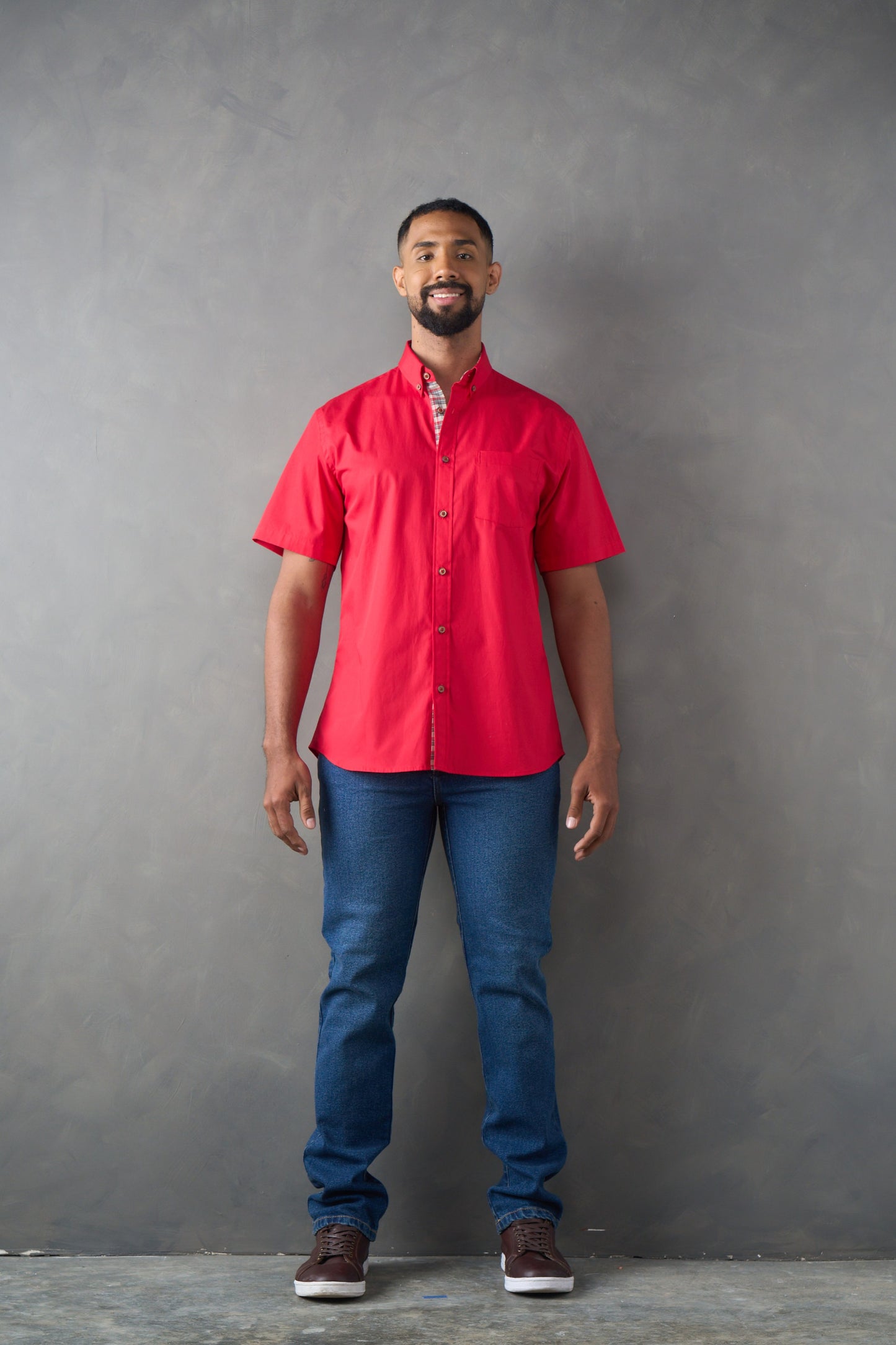 Camisa regular fit manga corta rojo