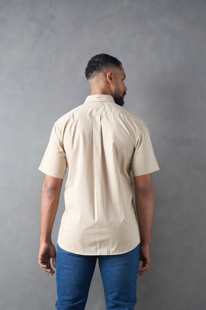 Camisa regular fit manga corta caqui