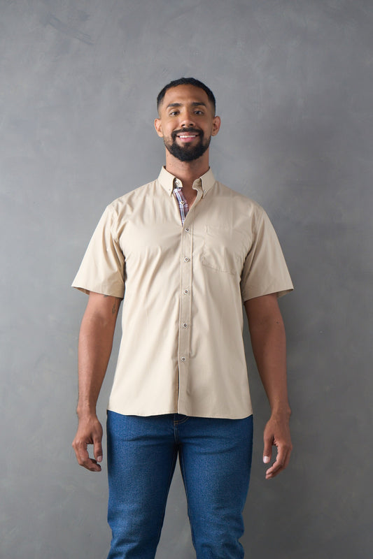 Camisa regular fit manga corta caqui