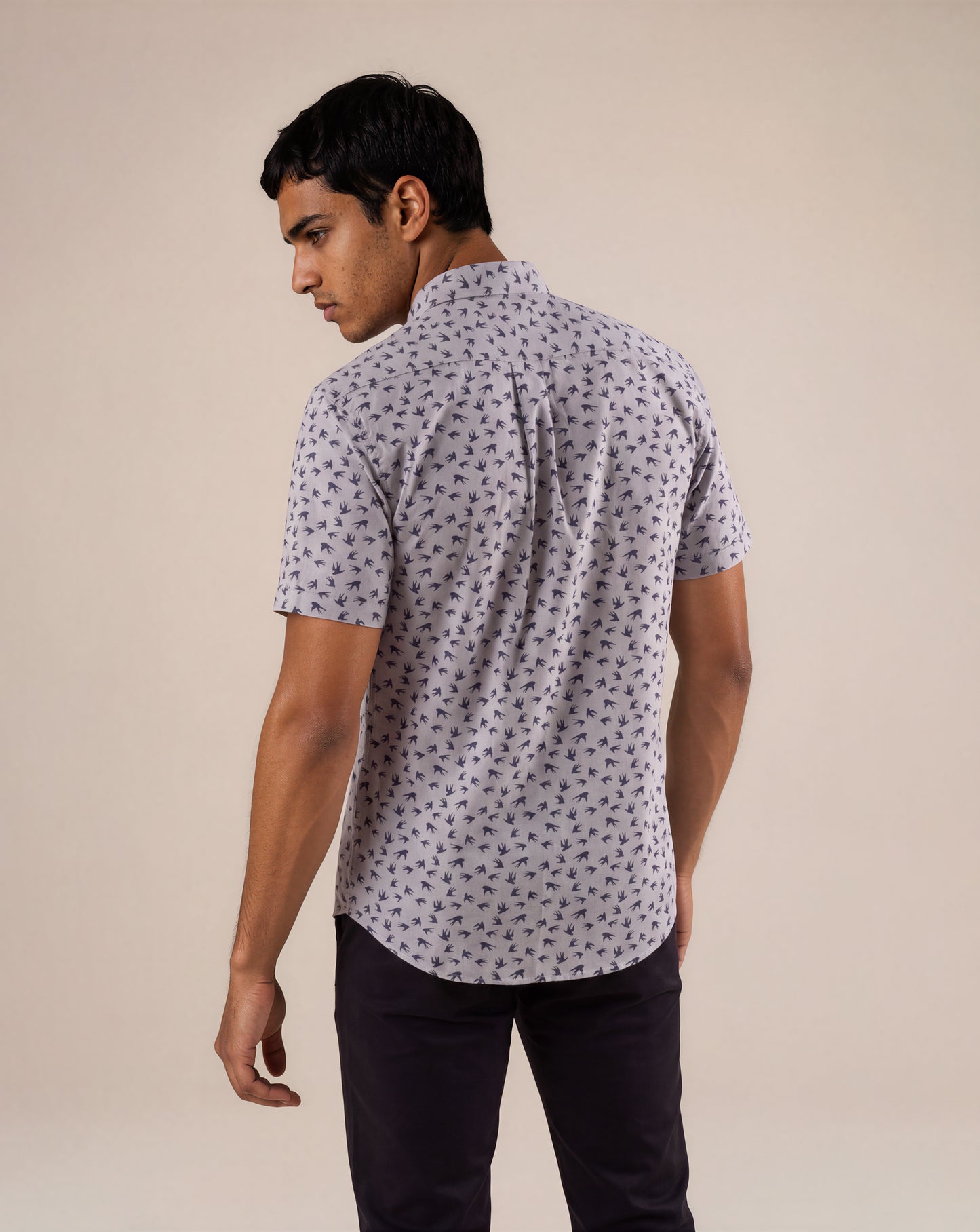 Camisa manga corta con mini prints gris claro