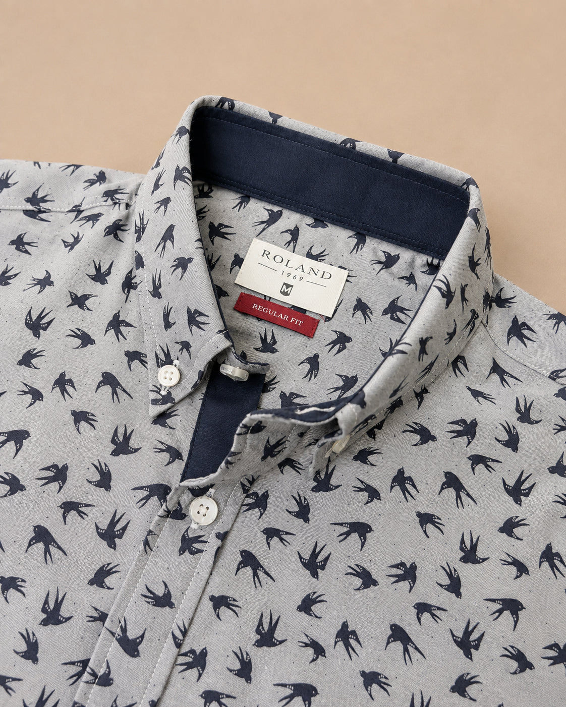 Camisa manga corta con mini prints gris claro