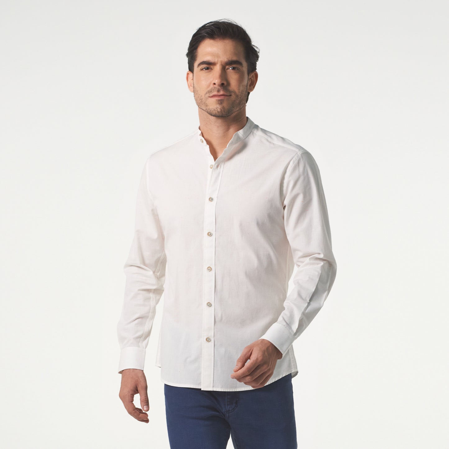 Camisa cuello nerú manga larga color blanco