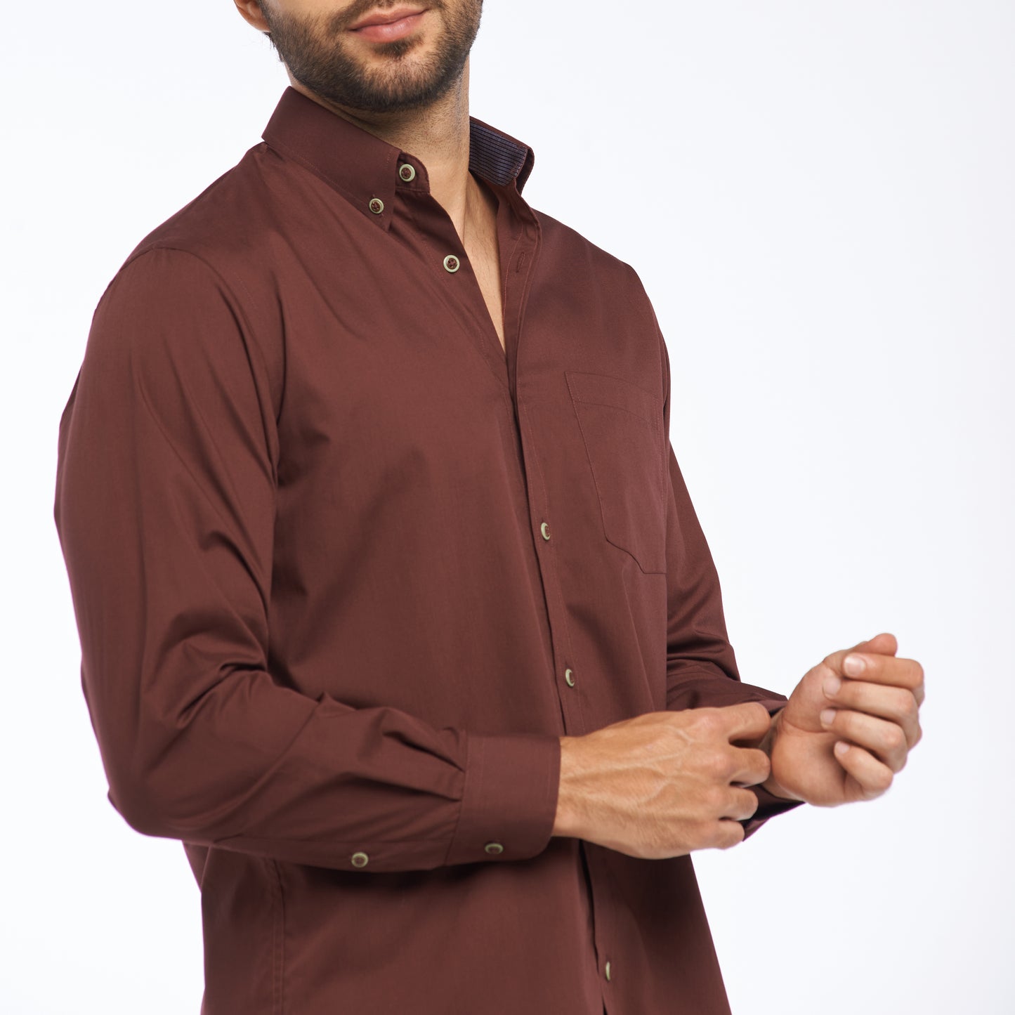 Camisa regular fit color vinotinto