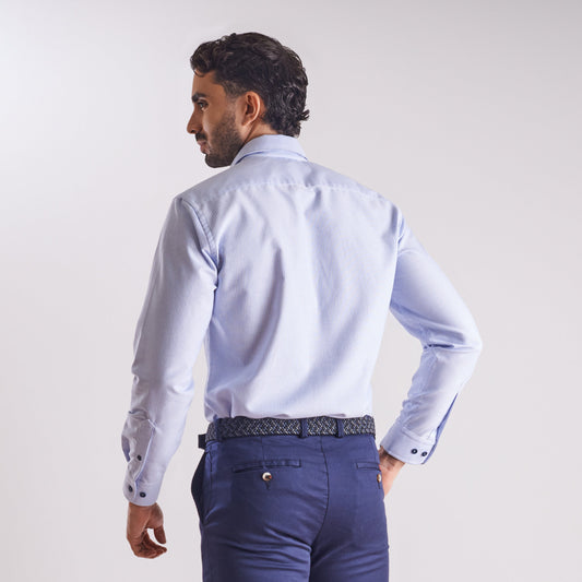 Camisa slim fit diseño a rayas color azul claro