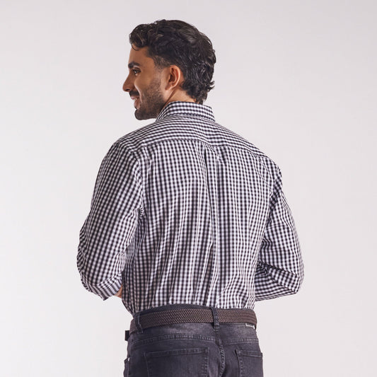 Camisa regular fit a cuadros color negro