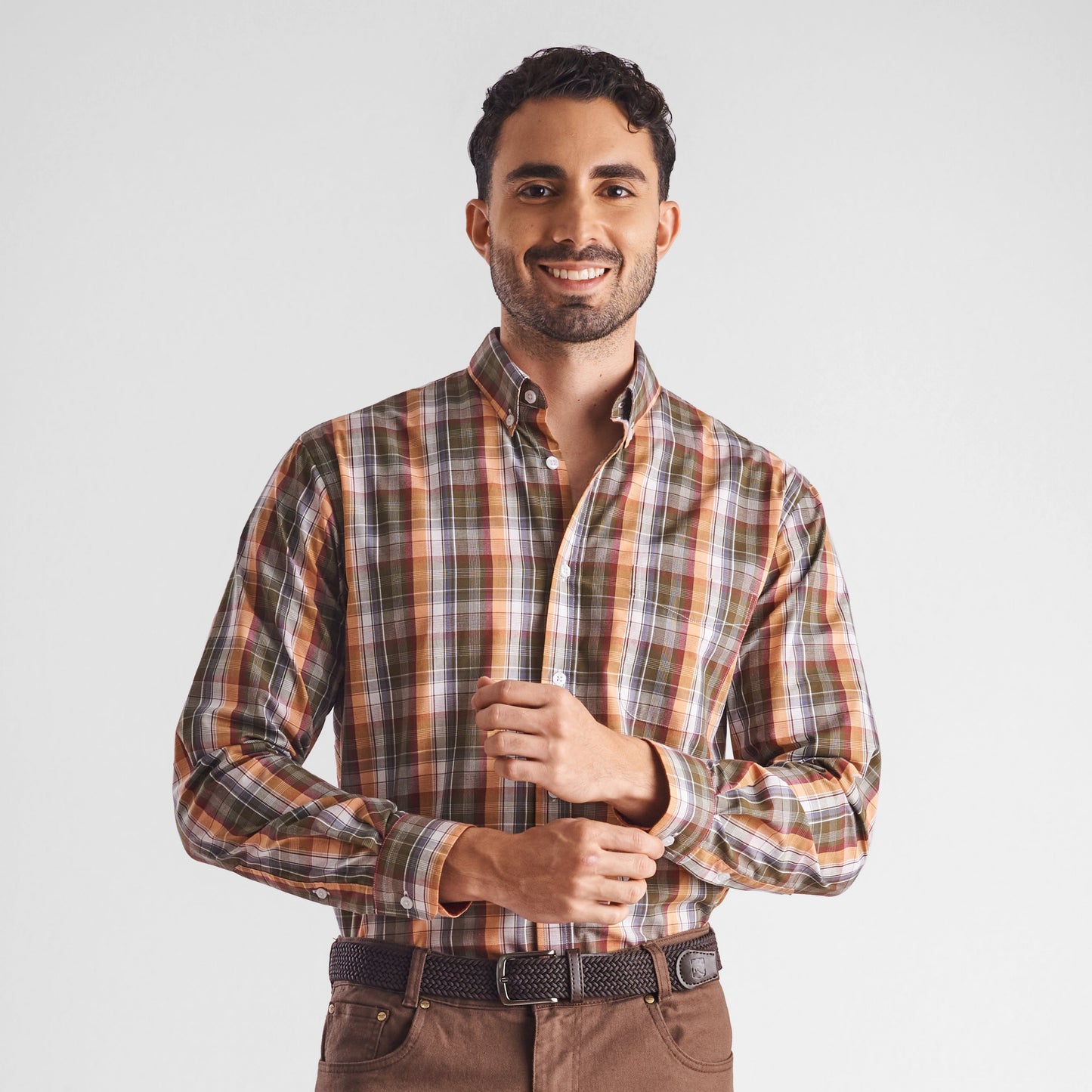 Camisa regular fit a cuadros color arena