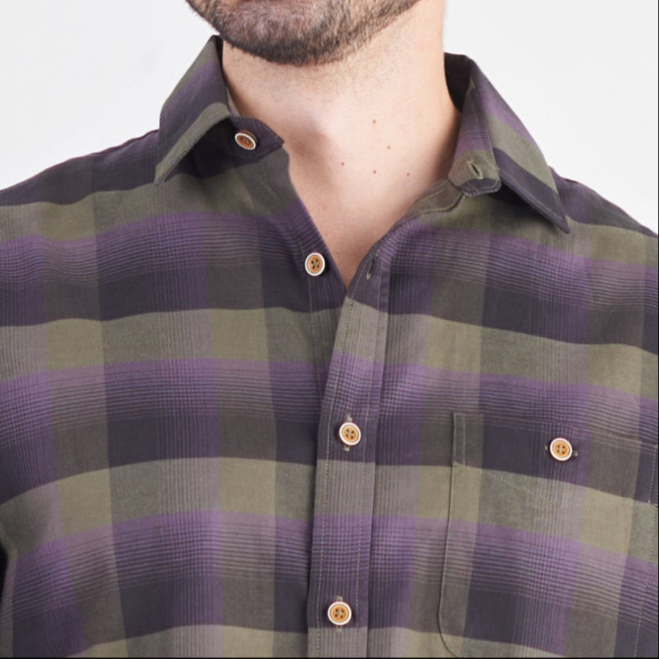 Camisa regular fit a cuadros color verde militar